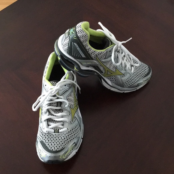 Mizuno Shoes - New Mizuno  Wave Creation shoe without tag.